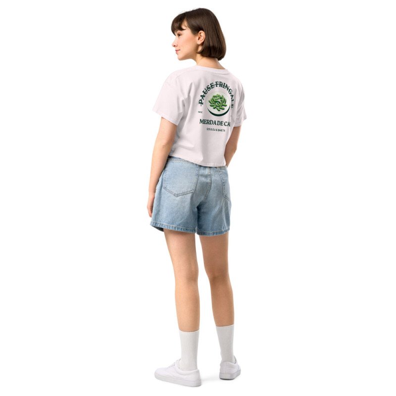 Crop top "Merda de Can – Pause Fringale" avec broderie "Souleu & Baieta" Crop top "Merda de Can – Pause Fringale" avec broderie "Souleu & Baieta"